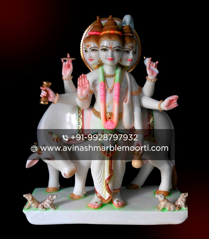 Lord Trimukhi Dattatreya Statue